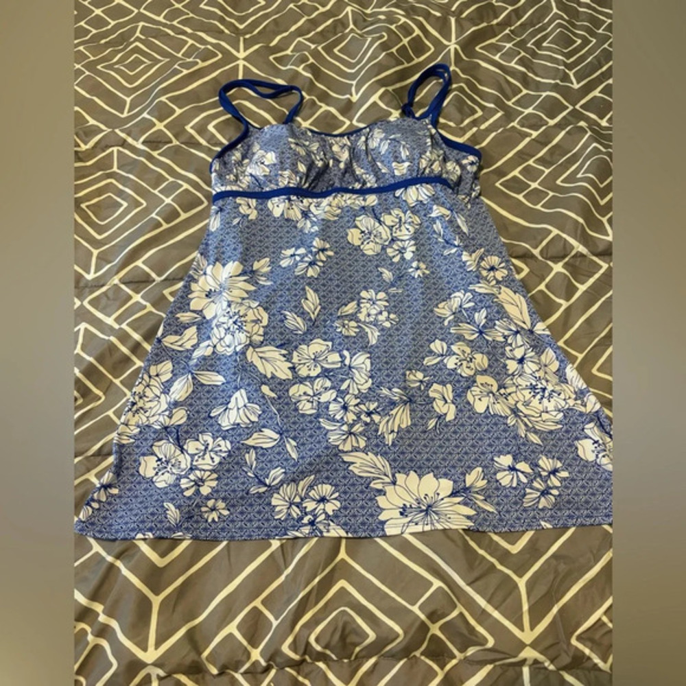 CATALINA large (12-14) Tankini Top Swim Beach Stretch padded Blue white  floral